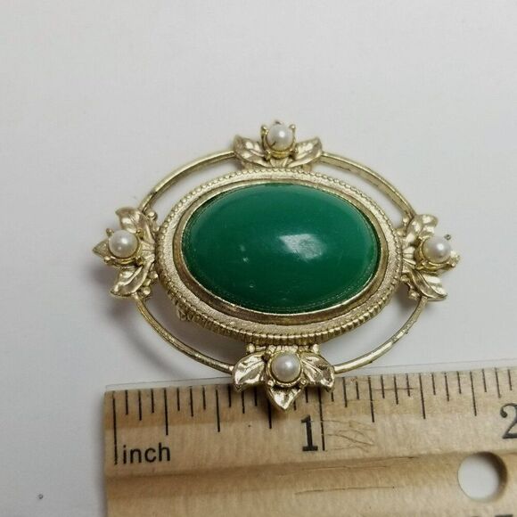 Vintage Oval Green Cabochon and Gold Tone Setting Brooch, Retro Estate - Picture 4 of 5
